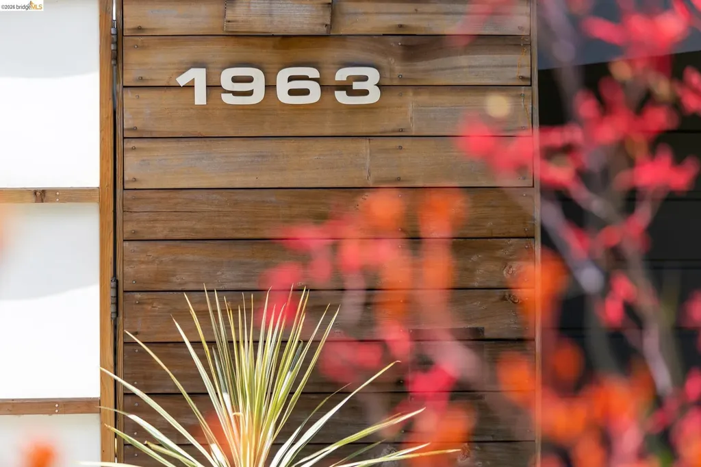 1963 Arrowhead Drive Oakland CA 94611