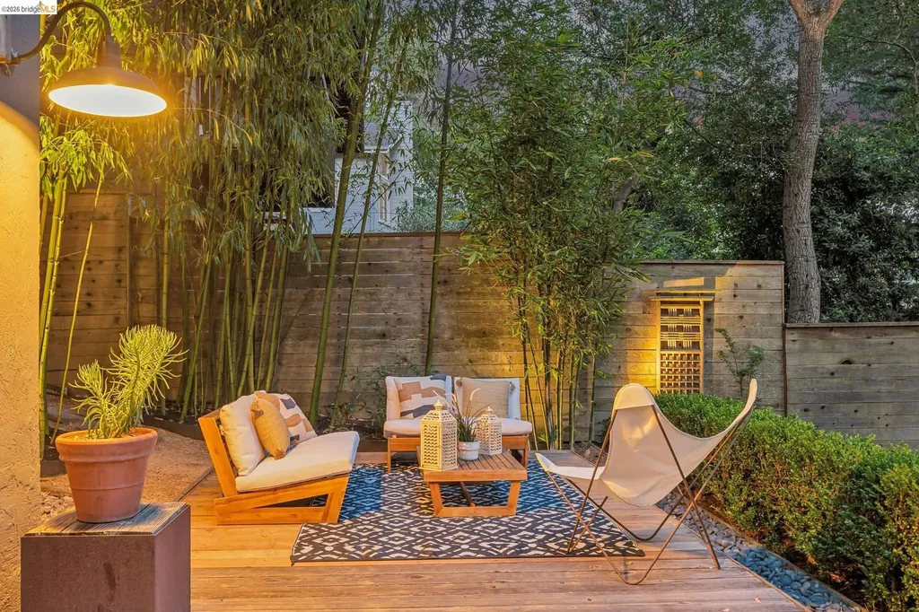 1963 Arrowhead Drive Oakland CA 94611