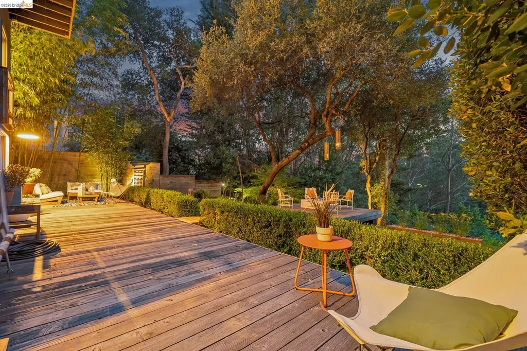 1963 Arrowhead Drive Oakland CA 94611