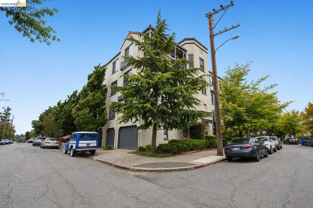 1001 Warfield Avenue Oakland CA 94610