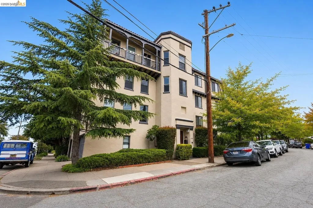 1001 Warfield Avenue Oakland CA 94610