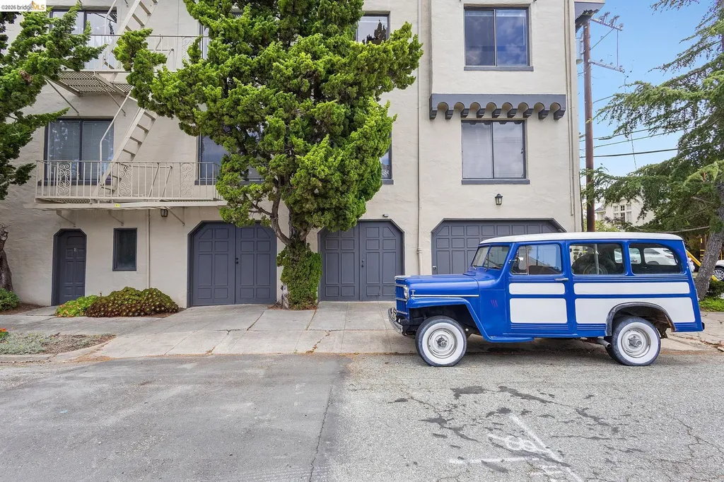 1001 Warfield Avenue Oakland CA 94610
