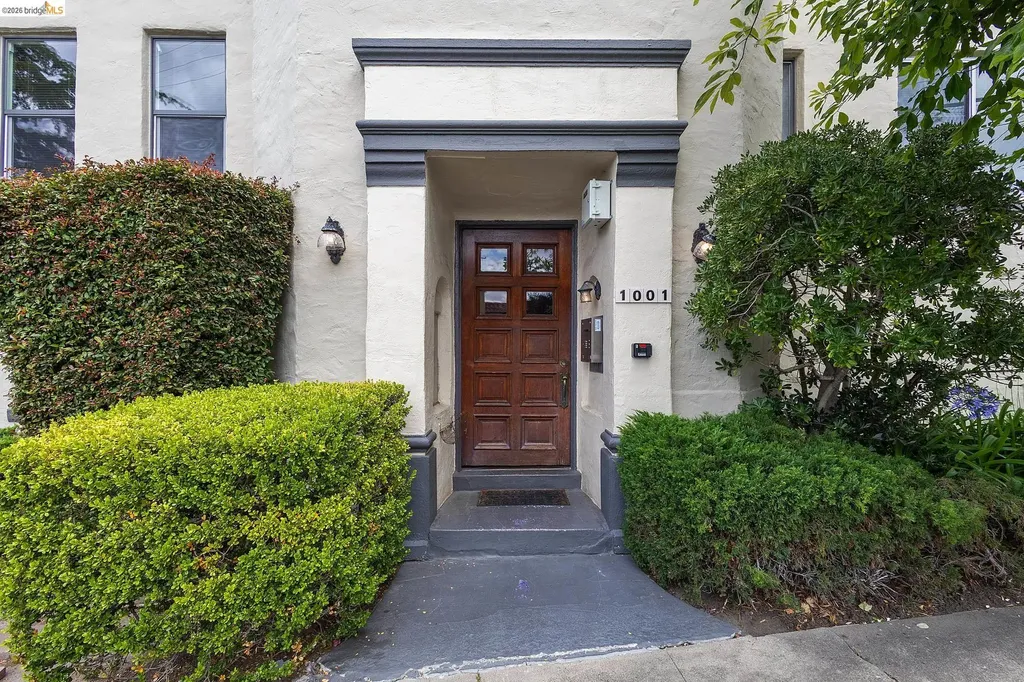 1001 Warfield Avenue Oakland CA 94610