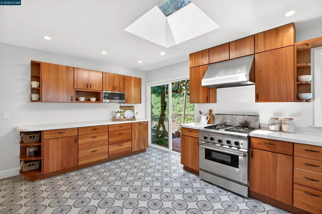 90 Loma Vista Drive Orinda CA 94563