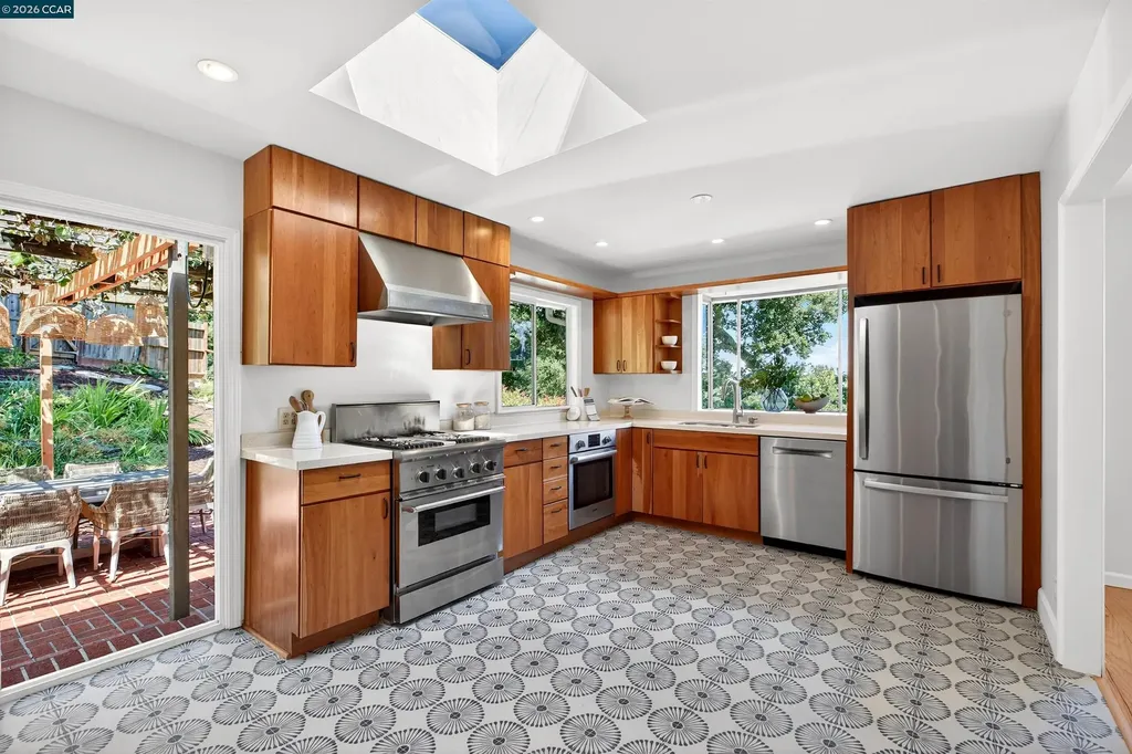 90 Loma Vista Drive Orinda CA 94563