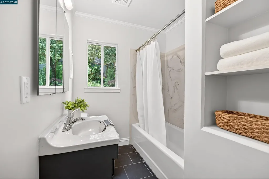 90 Loma Vista Drive Orinda CA 94563