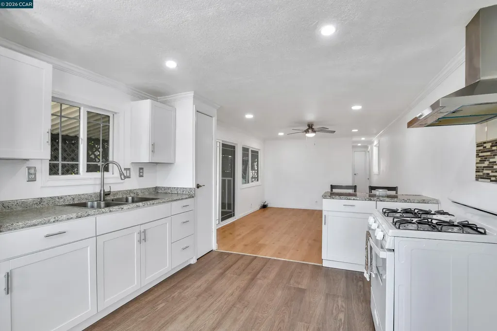 237 Orangevale Pittsburg CA 94565