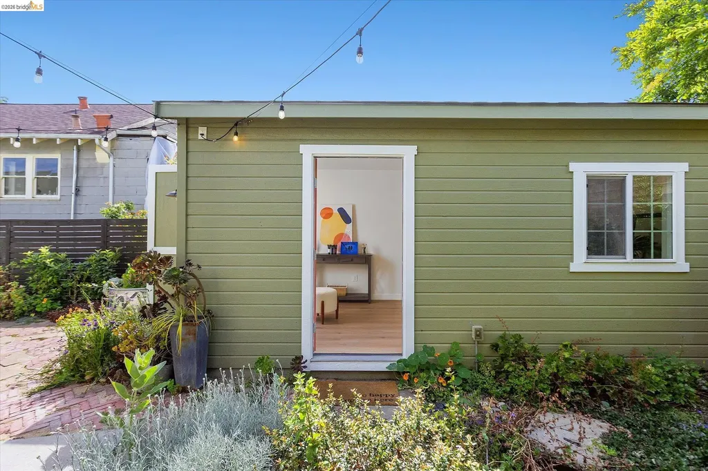 530 63rd Street Oakland CA 94609