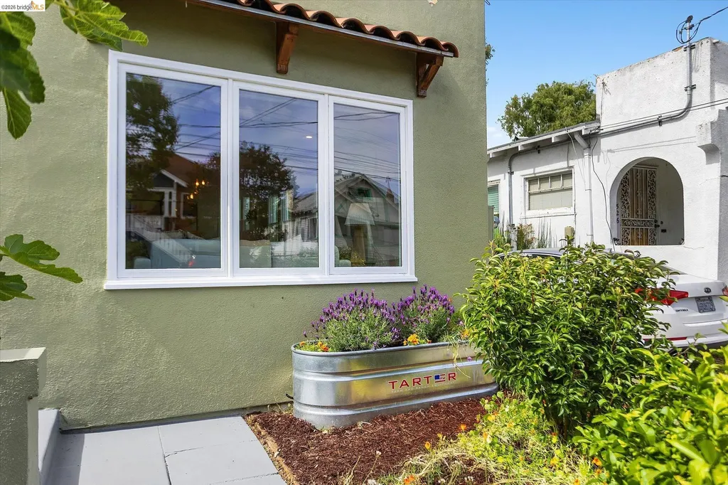 530 63rd Street Oakland CA 94609