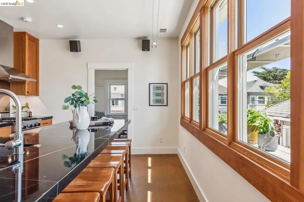 6166 Dover Street Oakland CA 94609