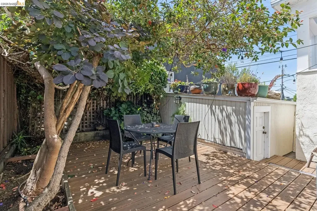 6166 Dover Street Oakland CA 94609
