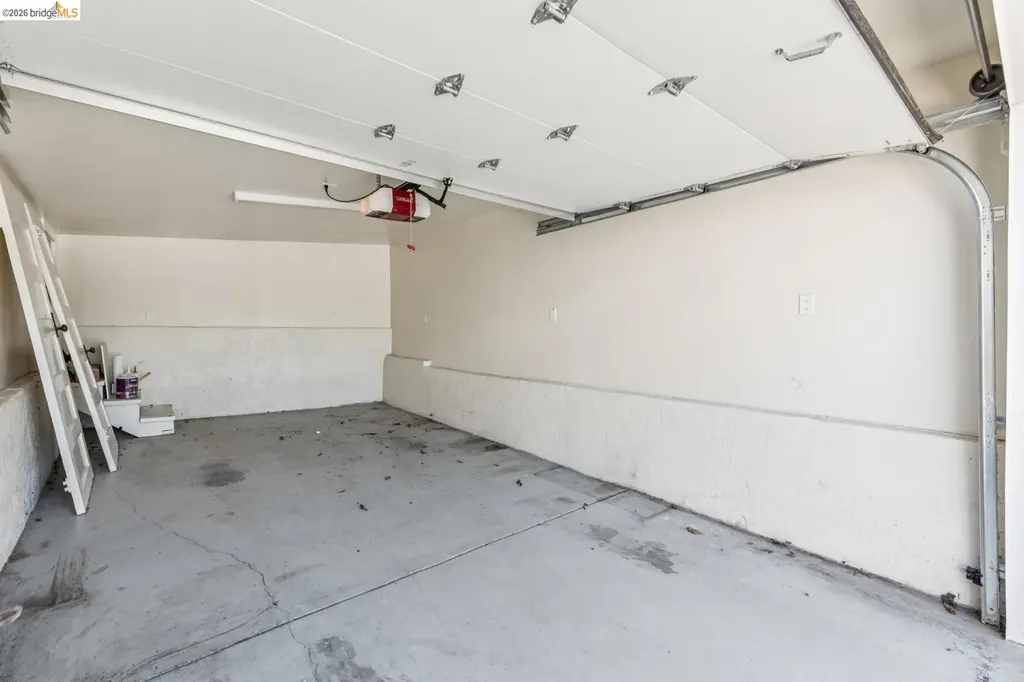 6166 Dover Street Oakland CA 94609