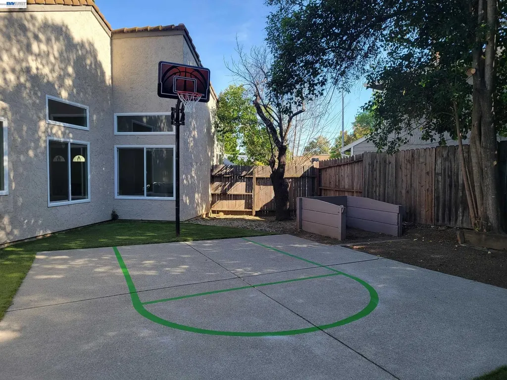 212 Marin Court Vacaville CA 95687