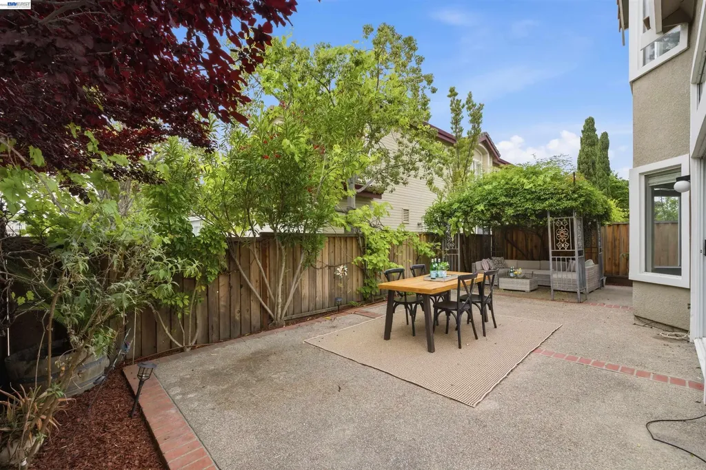 8516 Peachtree Avenue Newark CA 94560