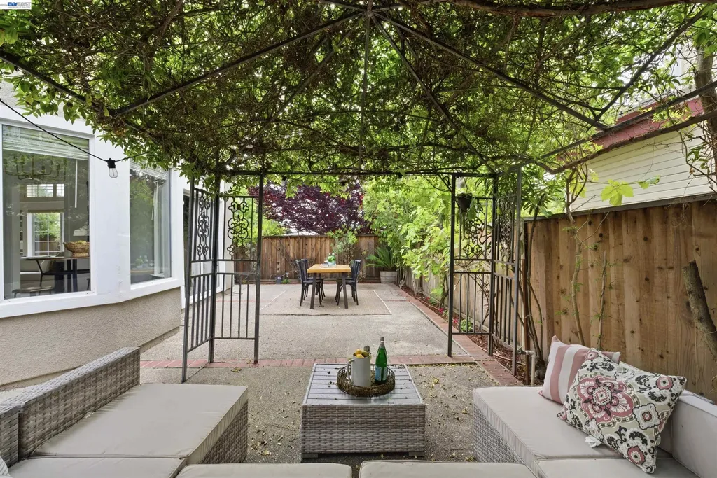 8516 Peachtree Avenue Newark CA 94560