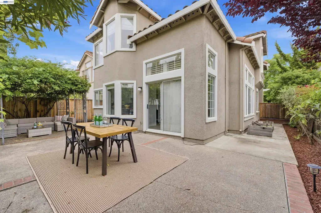 8516 Peachtree Avenue Newark CA 94560