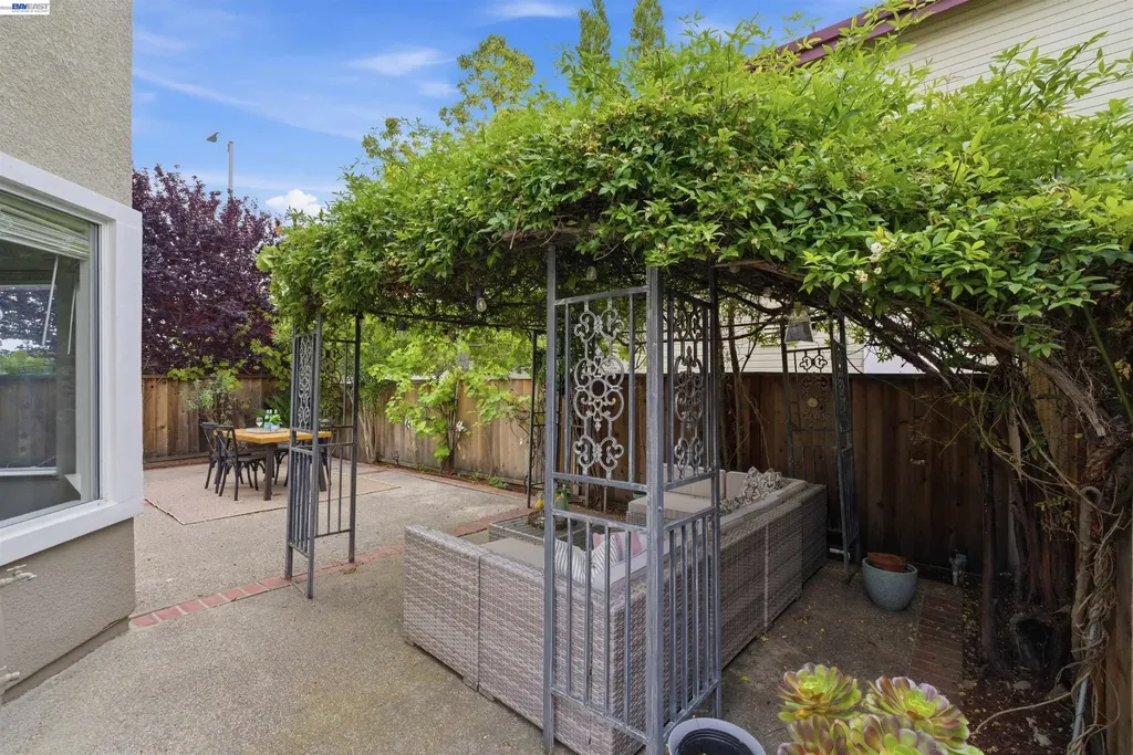 8516 Peachtree Avenue Newark CA 94560