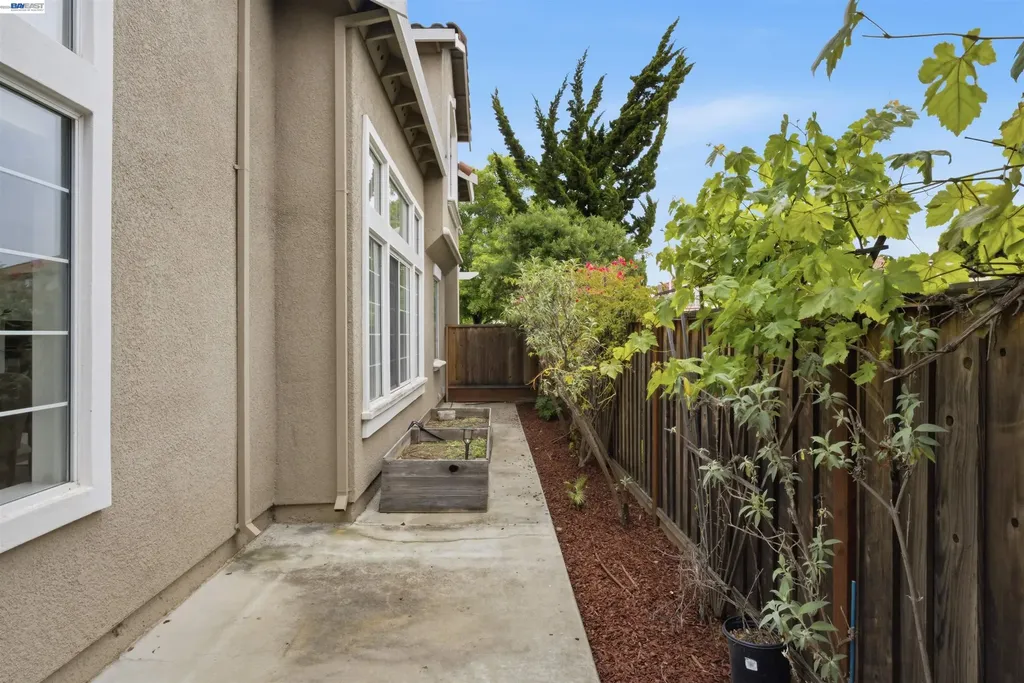 8516 Peachtree Avenue Newark CA 94560