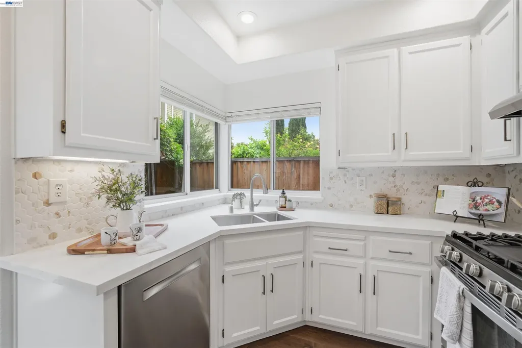 8516 Peachtree Avenue Newark CA 94560
