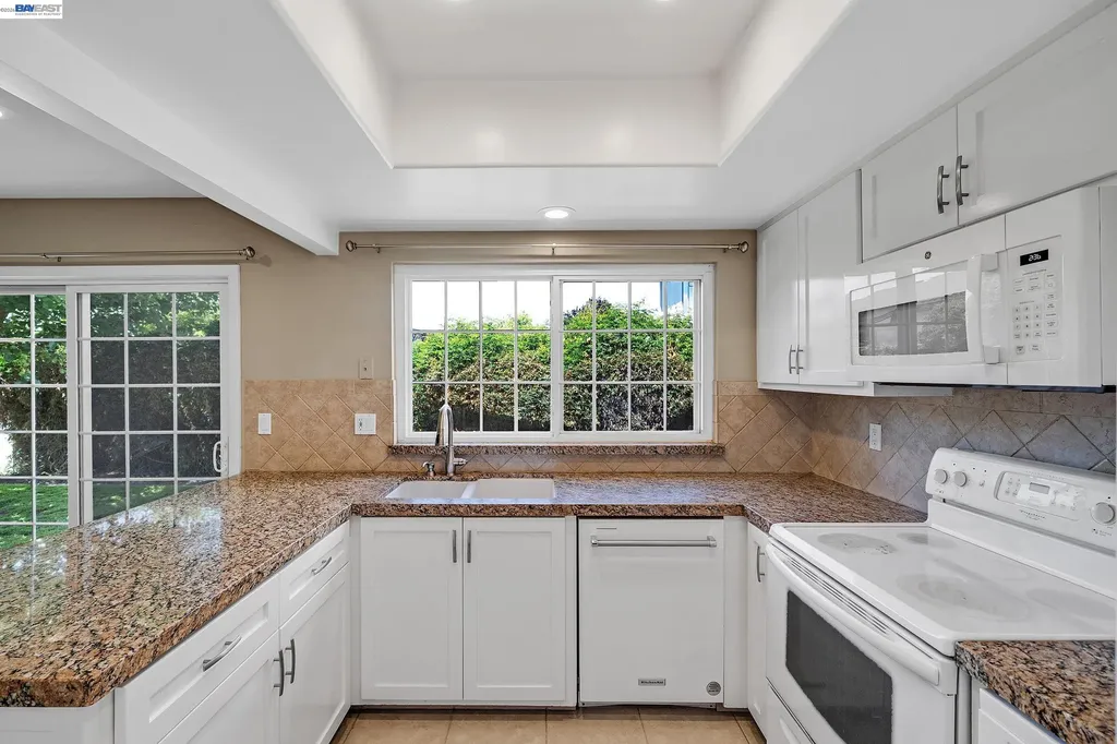 39052 Levi Street Newark CA 94560