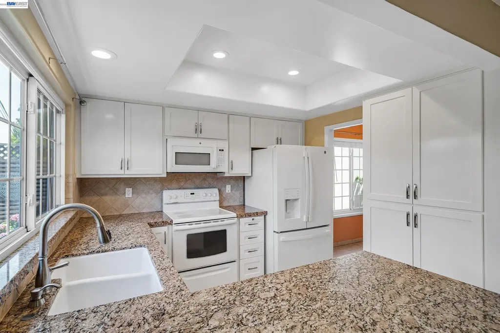 39052 Levi Street Newark CA 94560