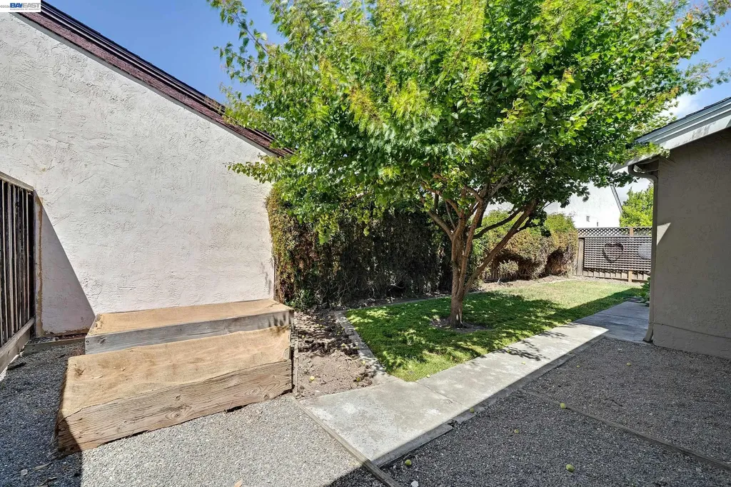 39052 Levi Street Newark CA 94560