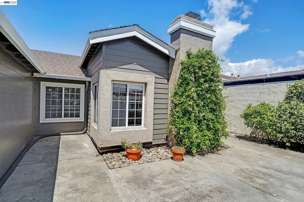 39052 Levi Street Newark CA 94560