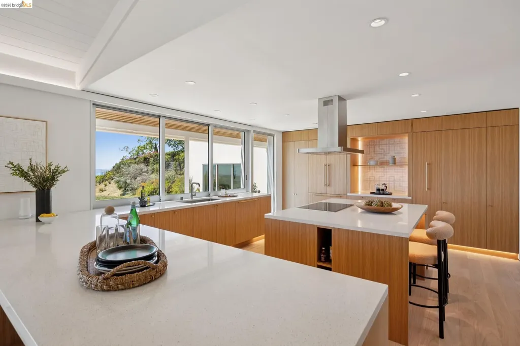 14001 Skyline Boulevard Oakland CA 94619