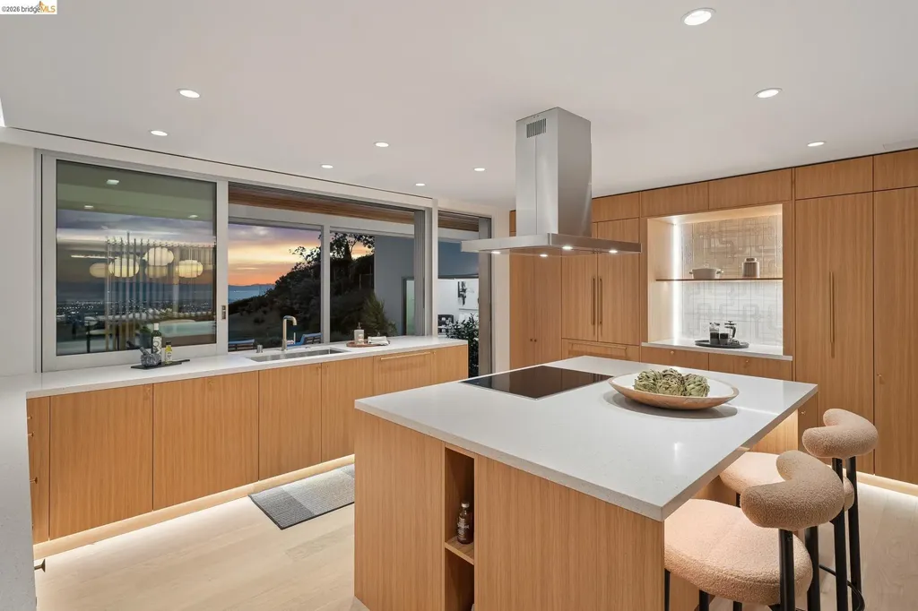 14001 Skyline Boulevard Oakland CA 94619