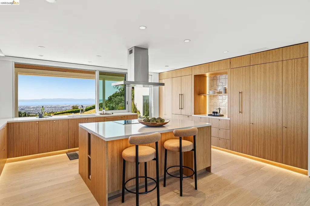 14001 Skyline Boulevard Oakland CA 94619