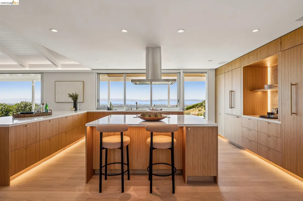 14001 Skyline Boulevard Oakland CA 94619