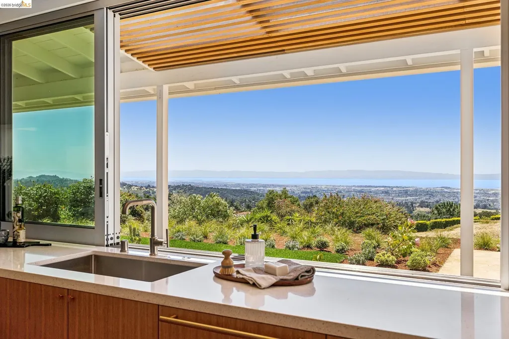 14001 Skyline Boulevard Oakland CA 94619