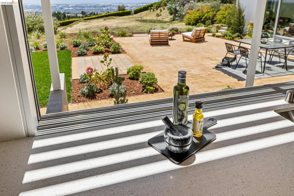 14001 Skyline Boulevard Oakland CA 94619