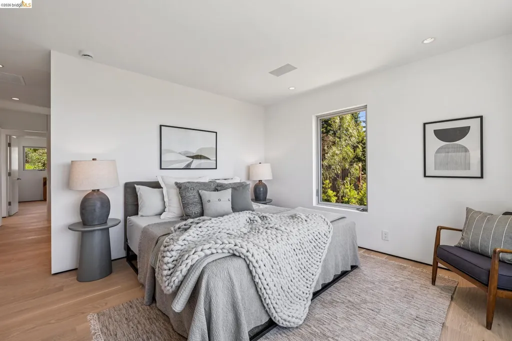 14001 Skyline Boulevard Oakland CA 94619