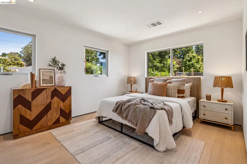 14001 Skyline Boulevard Oakland CA 94619