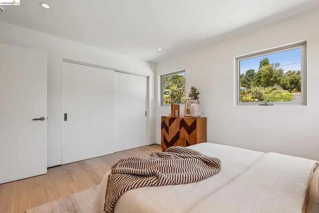 14001 Skyline Boulevard Oakland CA 94619