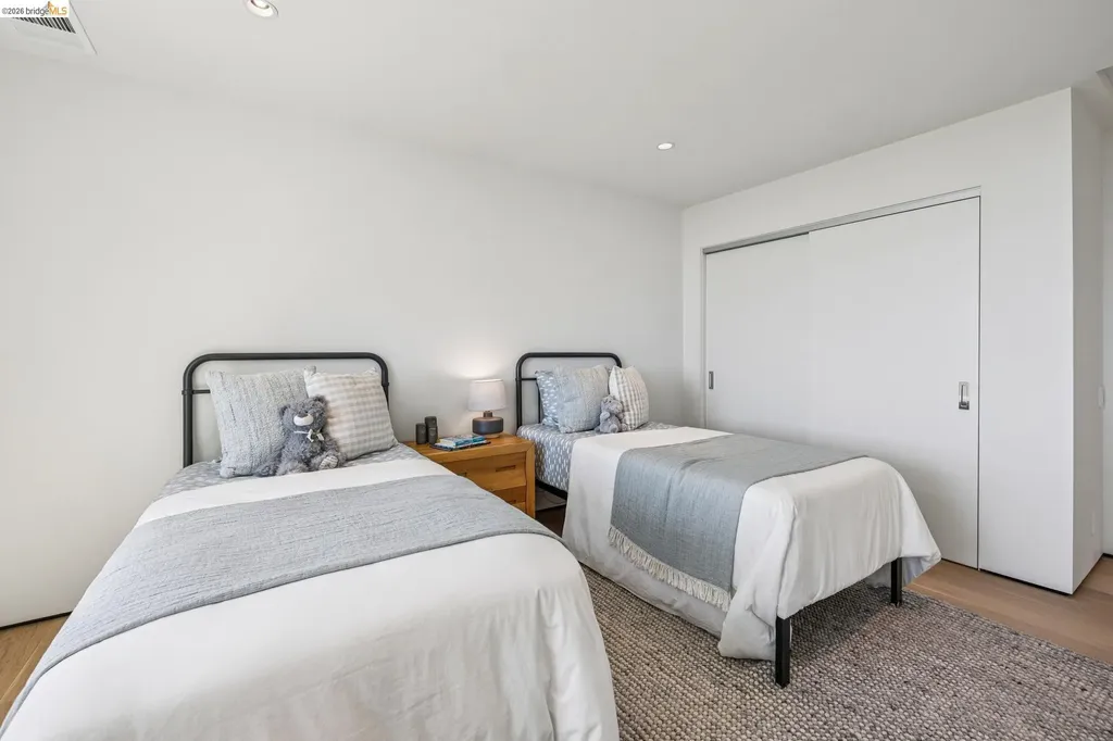 14001 Skyline Boulevard Oakland CA 94619