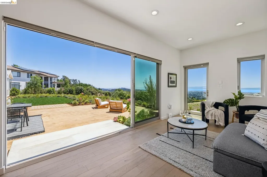 14001 Skyline Boulevard Oakland CA 94619