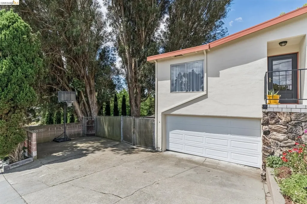 4203 Garden Lane El Sobrante CA 94803