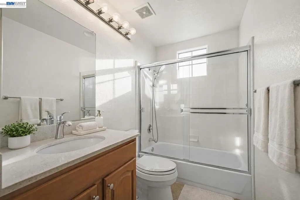 15100 Shining Star Lane San Leandro CA 94579