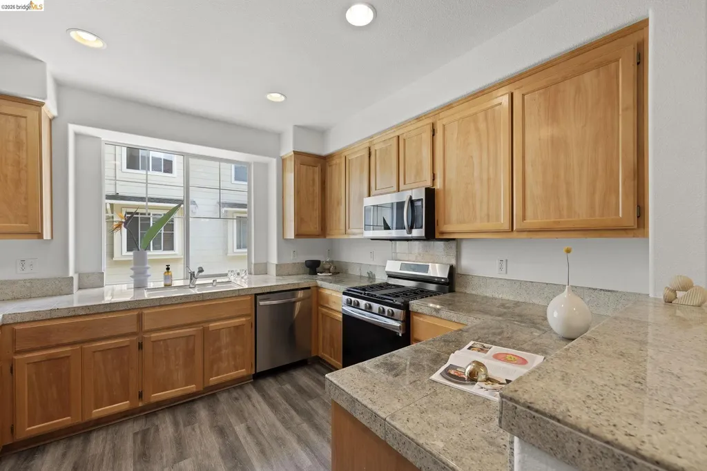 1524 Tucker Street Oakland CA 94603