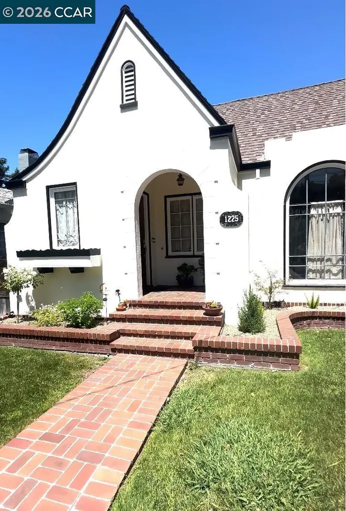 1225 Ulfinian Way Martinez CA 94553