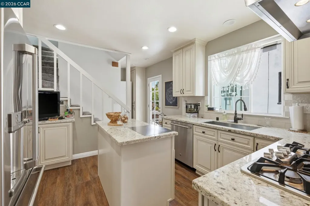 1225 Ulfinian Way Martinez CA 94553