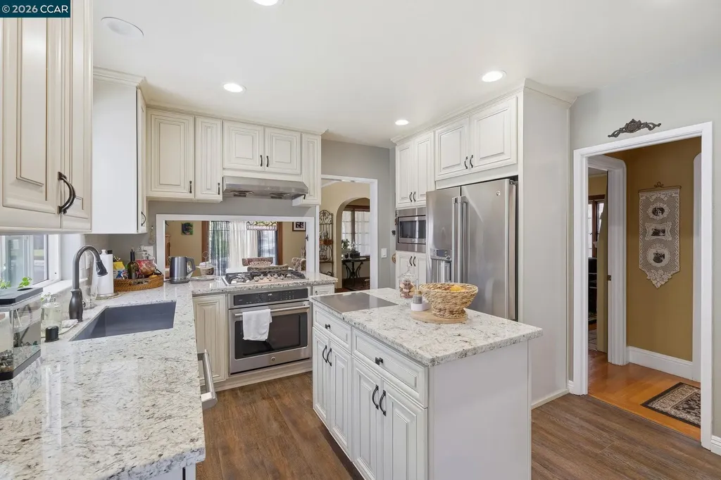 1225 Ulfinian Way Martinez CA 94553