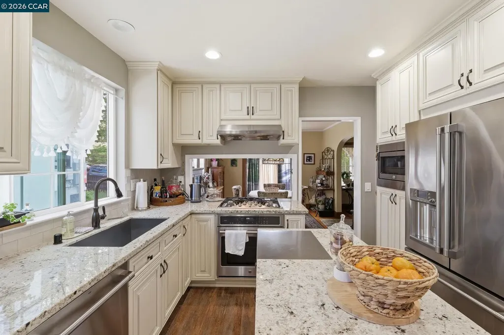 1225 Ulfinian Way Martinez CA 94553