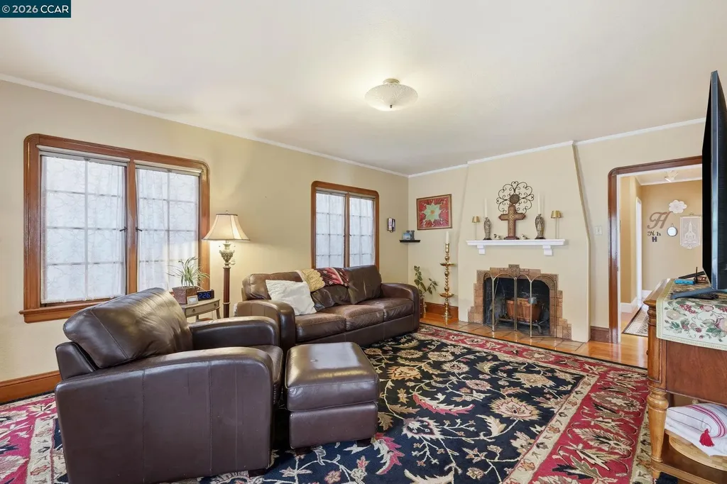 1225 Ulfinian Way Martinez CA 94553