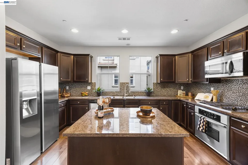246 Sullivan Way Hayward CA 94541