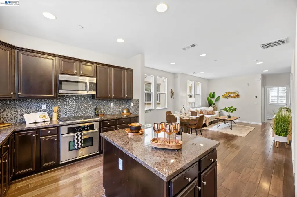 246 Sullivan Way Hayward CA 94541