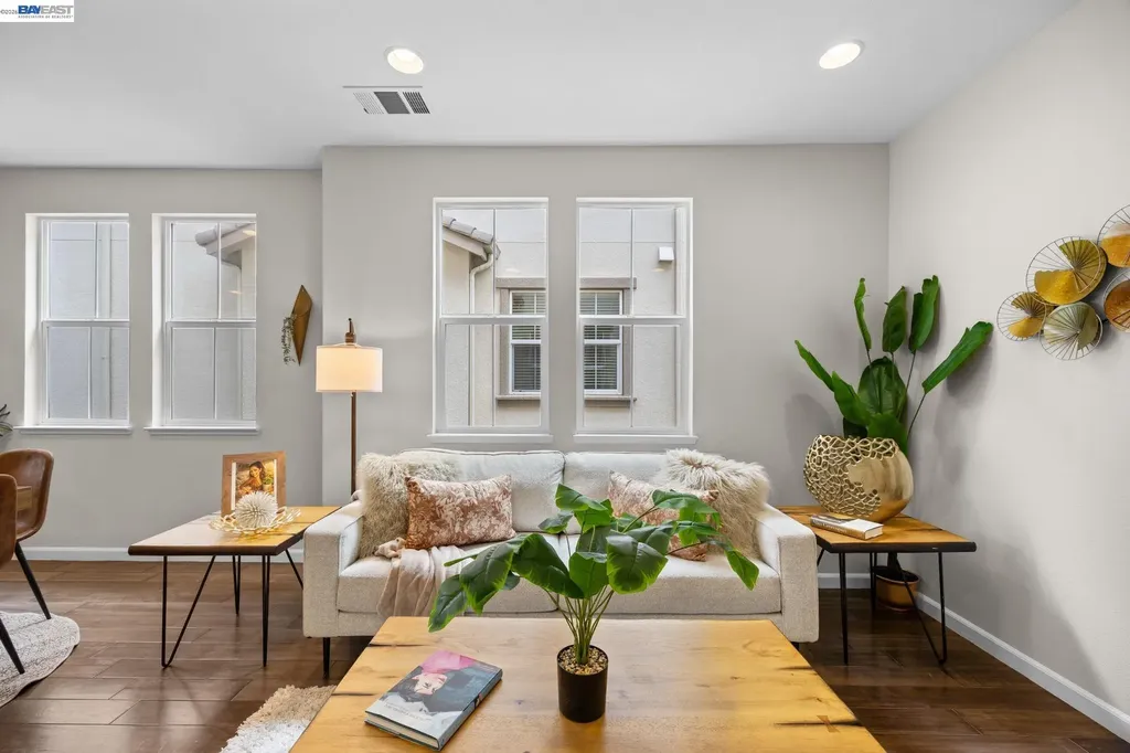 246 Sullivan Way Hayward CA 94541