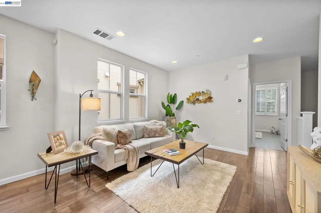 246 Sullivan Way Hayward CA 94541